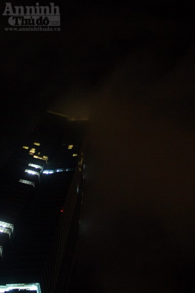 "Khói đen" bất thường vây tháp 72 tầng Keangnam