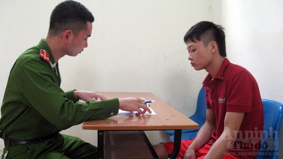 Nổi máu “dê”, nam sinh 18 quyết “yêu” cô gái hàng xóm 32 tuổi ảnh 1