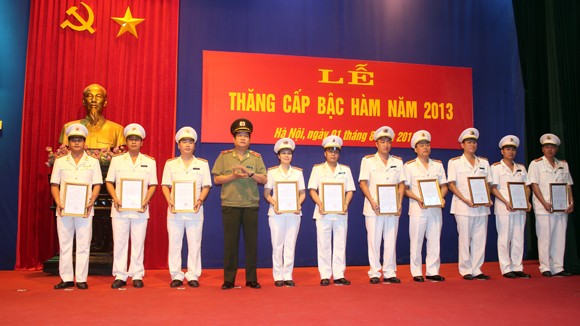 Trên 5.500 sỹ quan, CBCS Công an Hà Nội được thăng cấp bậc hàm, nâng lương ảnh 4