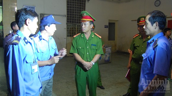 Kiểm tra ứng trực, báo động xử lý cháy đêm ở chợ Đồng Xuân ảnh 4
