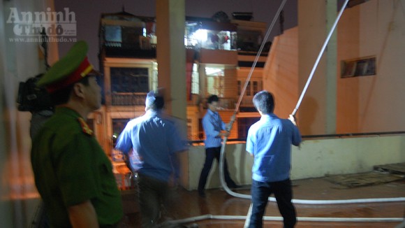 Kiểm tra ứng trực, báo động xử lý cháy đêm ở chợ Đồng Xuân ảnh 11