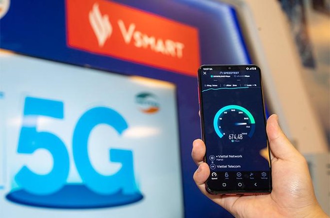 Người dùng háo hức trải nghiệm điện thoại Vsmart 5G “Make in Vietnam” ảnh 4