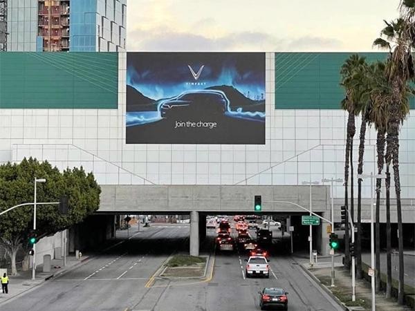 Bộ đôi VF e35, VF e36 vào Top 10 mẫu xe điện cao cấp nổi bật tại LA Auto Show 2021 ảnh 3