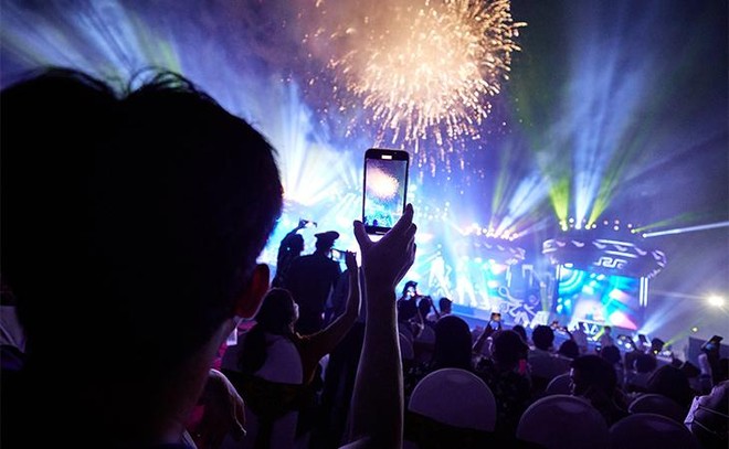 Hàng ngàn người tham dự đêm khai mạc Lễ hội du lịch biển 2022 tại Sầm Sơn ảnh 10