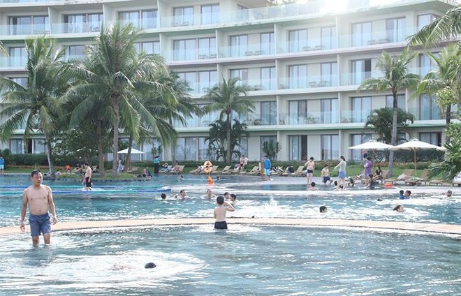 Sầm Sơn dịp 30/4: bãi biển kín người, resort 5 sao nhộn nhịp check-in ảnh 5