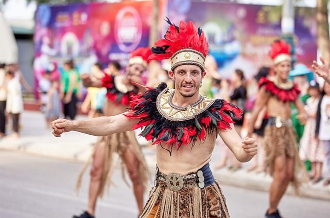 Ấn tượng ‘bữa tiệc màu sắc’ tại Lễ hội Carnival Sầm Sơn 2022 do Sun Group tổ chức ảnh 4