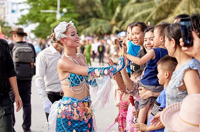 Ấn tượng ‘bữa tiệc màu sắc’ tại Lễ hội Carnival Sầm Sơn 2022 do Sun Group tổ chức ảnh 6