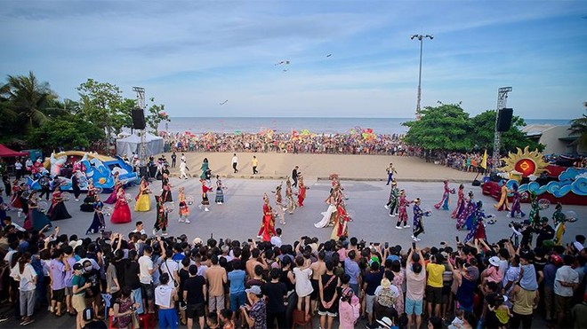 Ấn tượng ‘bữa tiệc màu sắc’ tại Lễ hội Carnival Sầm Sơn 2022 do Sun Group tổ chức ảnh 8