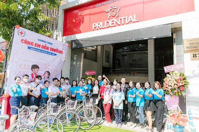 Prudential đồng hành cùng học sinh nghèo vượt khó tại quận Gò Vấp và TP. Thủ Đức ảnh 1