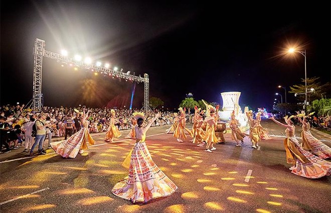 Đà Nẵng ‘bùng nổ’ trong đêm mở màn lễ hội Carnival đường phố Sun Fest ảnh 3