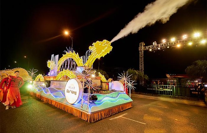 Đà Nẵng ‘bùng nổ’ trong đêm mở màn lễ hội Carnival đường phố Sun Fest ảnh 4