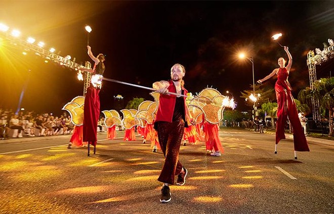 Đà Nẵng ‘bùng nổ’ trong đêm mở màn lễ hội Carnival đường phố Sun Fest ảnh 8