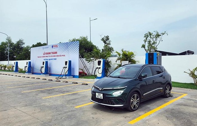Khánh thành trạm sạc xe điện VinFast đầu tiên tại cửa hàng xăng dầu PVOil ảnh 3