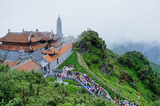 Hàng nghìn du khách về dự lễ Vu Lan trên đỉnh thiêng Fansipan ảnh 11