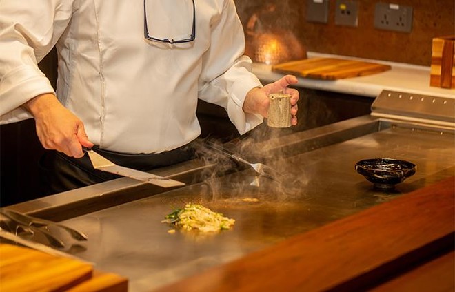 Đầu bếp sao Michelin - Junichi Yoshida: ‘Không có khuôn mẫu nào được đặt ra khi nấu các món ăn Teppanyaki’ ảnh 2