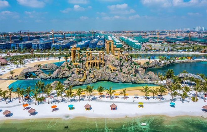 Tổ hợp công viên Biển tạo sóng nhân tạo Royal Wave Park đã là điểm đến không thể bỏ qua với giới trẻ ở phía Đông Hà Nội