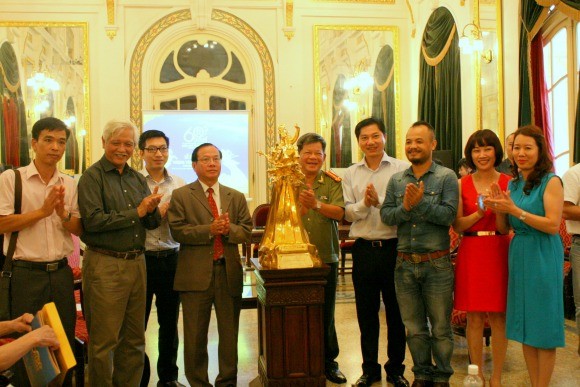 Ra mắt 60 pho tượng vàng Thánh Gióng "Hào khí Thăng Long"