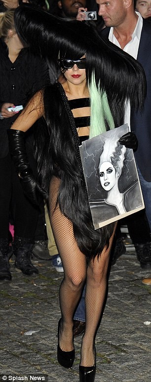 Choáng với trang phục làm bằng tóc của Lady Gaga ảnh 4