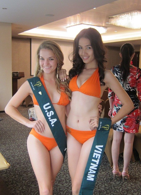 Phan Thị Mơ khoe dáng trước đêm chung kết Miss Earth 2011 ảnh 2