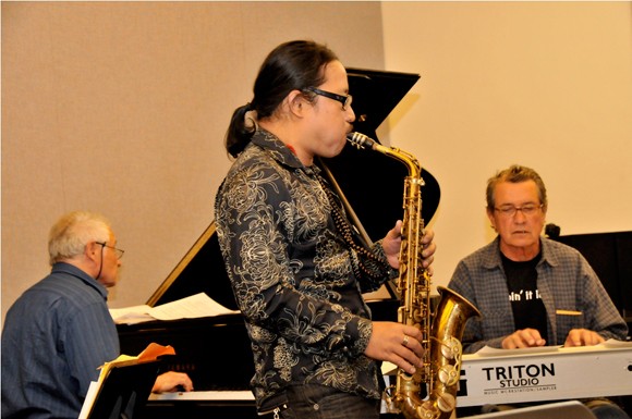 Nghệ sỹ Trần Mạnh Tuấn chữa trọng bệnh bằng Saxophone ảnh 3
