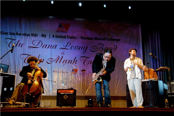 Nghệ sỹ Trần Mạnh Tuấn chữa trọng bệnh bằng Saxophone ảnh 4