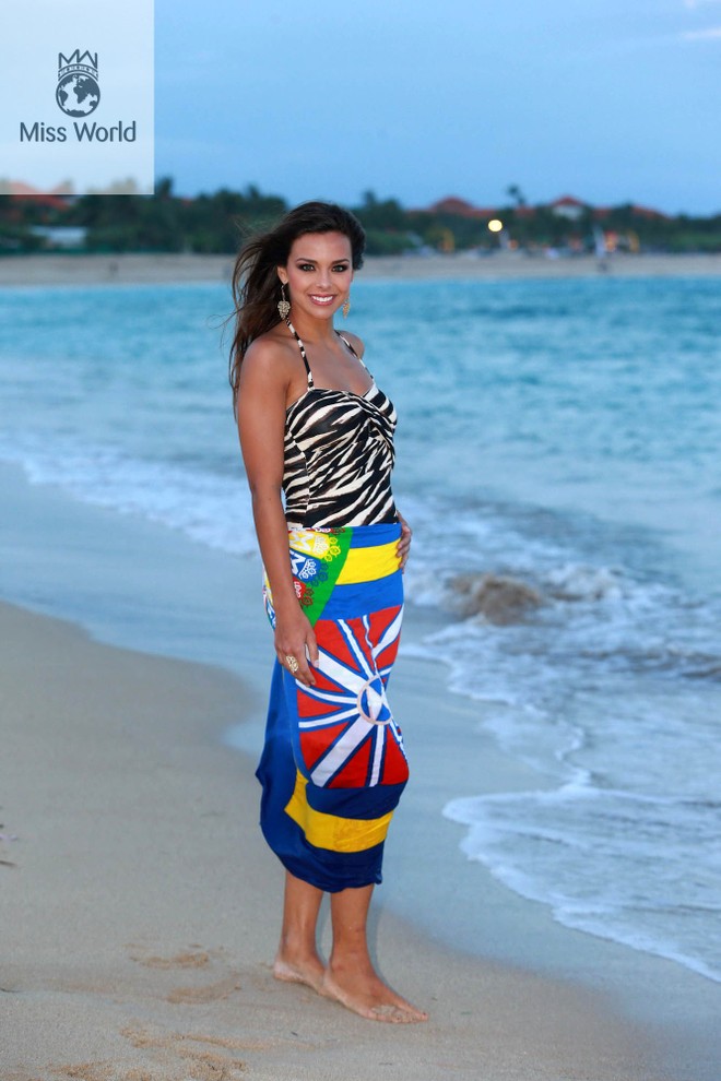 Top11 Hoa hậu Biển quyến rũ trong chiếc sarong ảnh 2