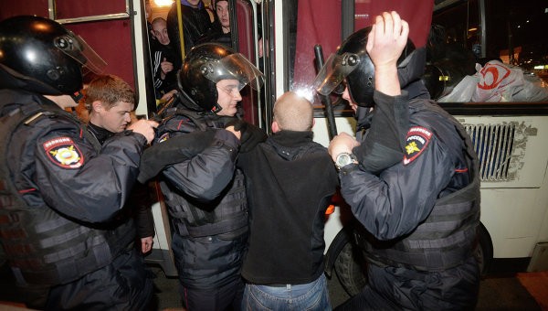 Bạo loạn tiếp diễn ở Moscow, gần 300 người bị bắt giữ ảnh 1