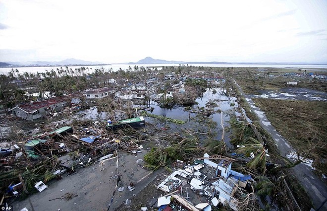 Philippines: Cảnh tượng kinh hoàng sau bão Haiyan ảnh 3