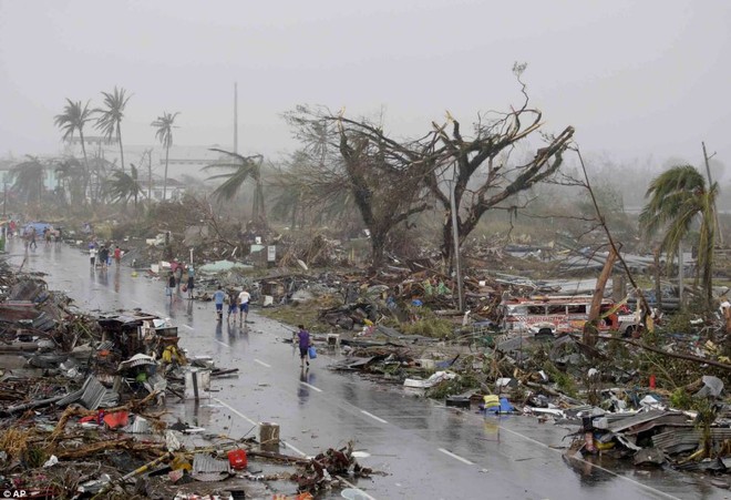 Philippines: Cảnh tượng kinh hoàng sau bão Haiyan ảnh 2