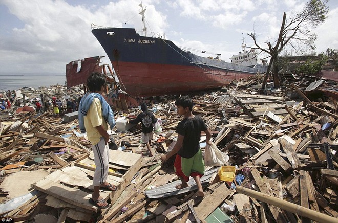 Philippines: Cảnh tượng kinh hoàng sau bão Haiyan ảnh 4