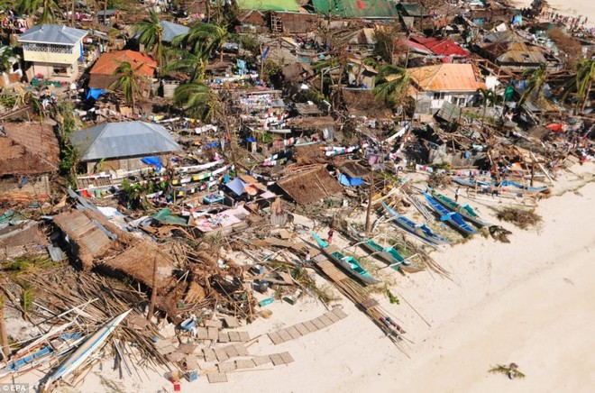 Philippines: Cảnh tượng kinh hoàng sau bão Haiyan ảnh 5