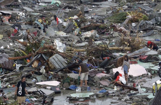 Philippines: Cảnh tượng kinh hoàng sau bão Haiyan ảnh 11