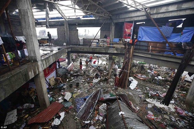 Philippines: Cảnh tượng kinh hoàng sau bão Haiyan ảnh 19