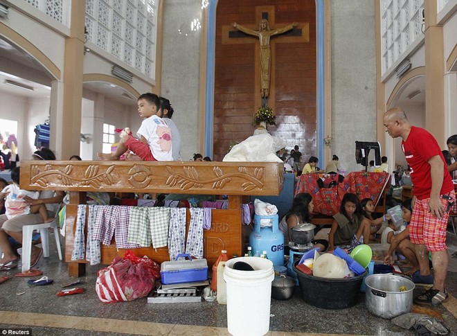 Philippines: Cảnh tượng kinh hoàng sau bão Haiyan ảnh 22