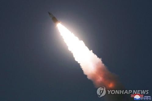 Triều Tiên bị nghi phóng tên lửa đạn đạo ảnh 1
