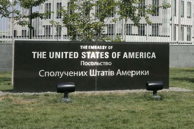 Lo ngại Nga 'động binh', Mỹ rút người khỏi Đại sứ quán ở Ukraine ảnh 1