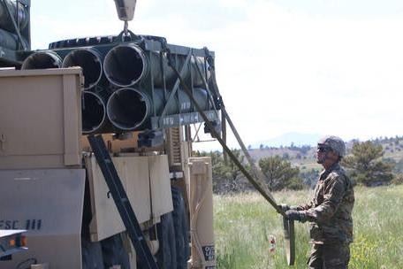 Mỹ cân nhắc tăng gấp đôi hệ thống pháo phản lực HIMARS, Ukraine vẫn lắc đầu ‘chưa đủ’ ảnh 1