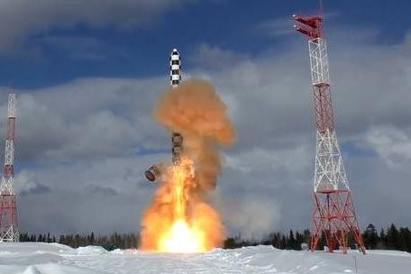 Tổng thống Putin tiết lộ thời điểm triển khai tên lửa ‘bất khả chiến bại’ Sarmat ảnh 1