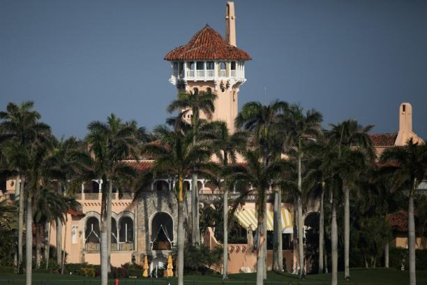 FBI bất ngờ khám xét khu nghỉ dưỡng Mar-a-Lago của ông Trump ảnh 1