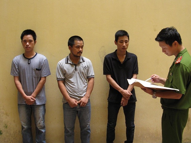 Nhân viên kho hàng khoắng tài sản của công ty đem bán ảnh 2