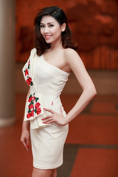 Hoa hậu biển Nguyễn Thị Loan ngọt ngào, quyến rũ ảnh 7
