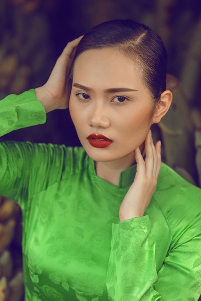 Siêu mẫu Châu Á Diệu Linh cá tính với áo dài trên chợ nổi ảnh 8