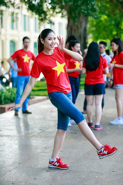Hoa hậu Biển Nguyễn Thị Loan nhảy Flastmost hướng về biển Đông ảnh 6
