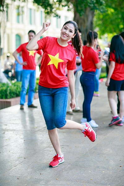 Hoa hậu Biển Nguyễn Thị Loan nhảy Flastmost hướng về biển Đông ảnh 7
