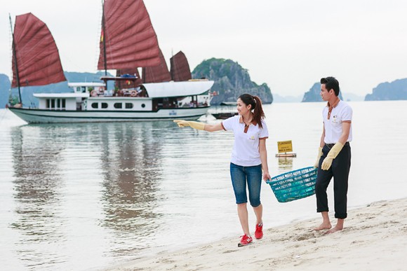 Hoa hậu biển Nguyễn Thị Loan hoạt động bảo vệ môi trường ở Vịnh Hạ Long ảnh 2