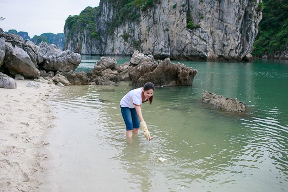 Hoa hậu biển Nguyễn Thị Loan hoạt động bảo vệ môi trường ở Vịnh Hạ Long ảnh 3