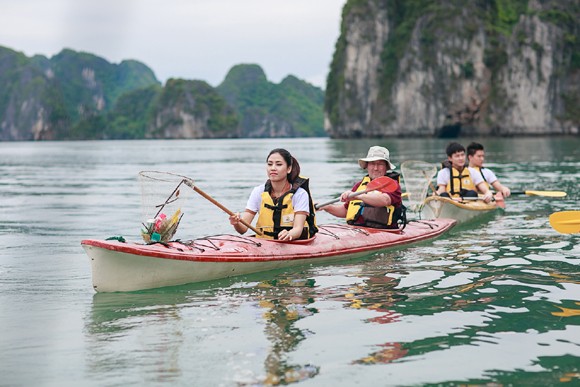 Hoa hậu biển Nguyễn Thị Loan hoạt động bảo vệ môi trường ở Vịnh Hạ Long ảnh 8