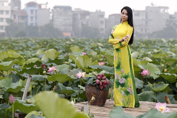 Miss U-League Nguyễn Thảo Anh duyên dáng cùng Quốc hoa ảnh 4