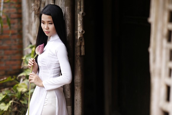 Miss U-League Nguyễn Thảo Anh duyên dáng cùng Quốc hoa ảnh 9