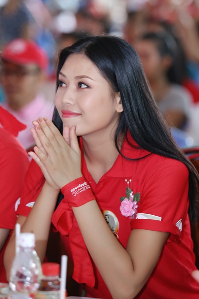 Hoa hậu Biển Nguyễn Thị Loan đi vận động hiến máu nhân đạo ảnh 2